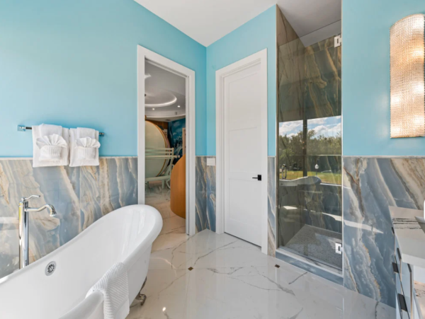 Luxurious 8-Bedroom Vacation Home in Orlando - Private Pool & Resort Amenities